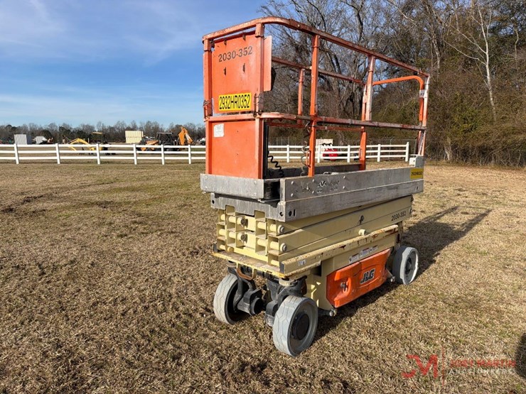 2015-jlg-2030es-image-15