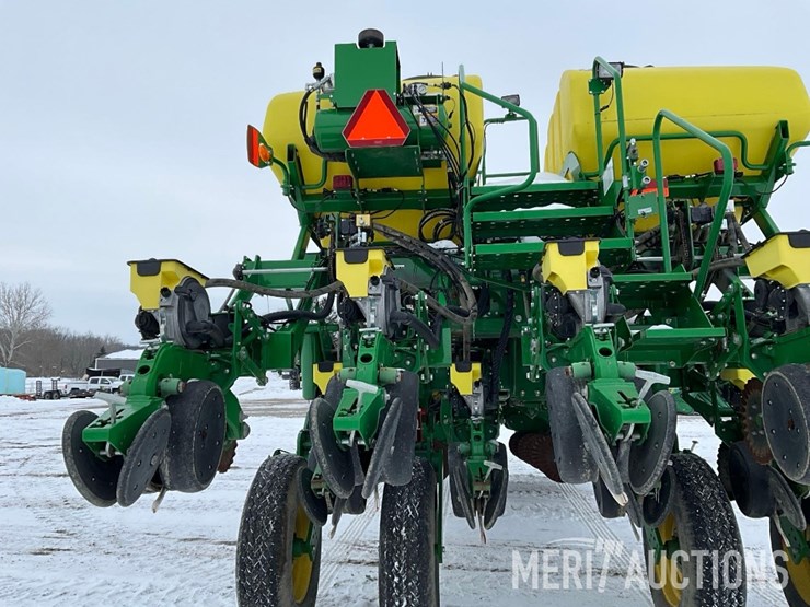 2016-john-deere-1795-image-19