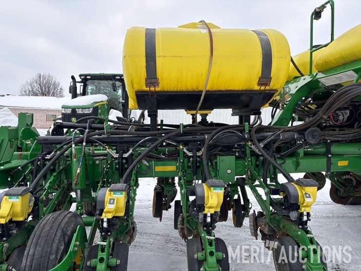 2016-john-deere-1775nt-image-12