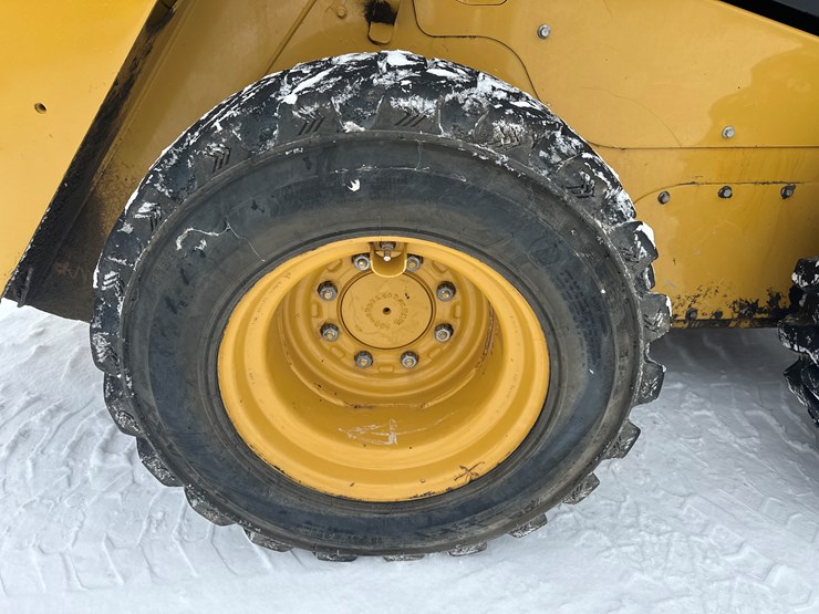 caterpillar-242d-image-54