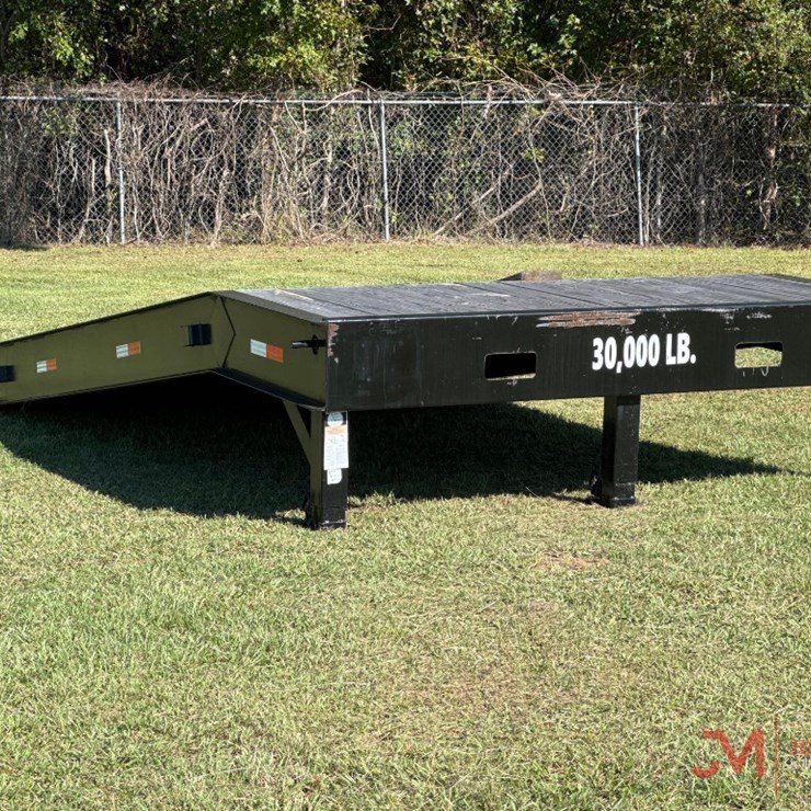 NEW PRO-SERIES 30,000 LB CAPACITY LOADING DOCK