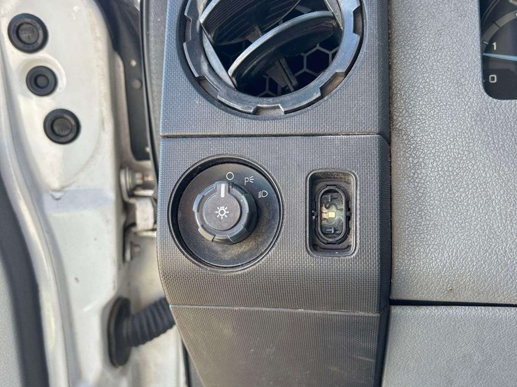 2014-ford-f550-image-16