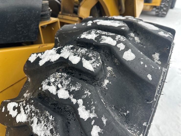 caterpillar-242d-image-53