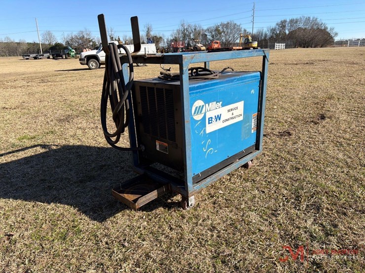 miller-dimension-652-electric-welder-image-2