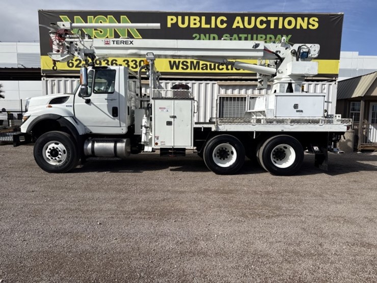 2012-international-7400-image-1