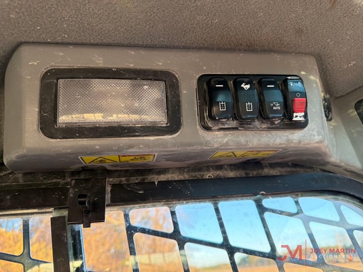 2020-caterpillar-249d3-image-17