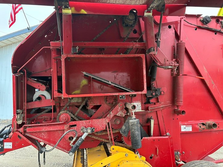 new-holland-br7060-image-13