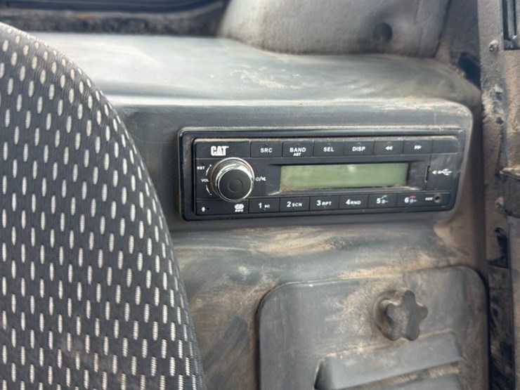 2023-caterpillar-299d3-xe-image-41