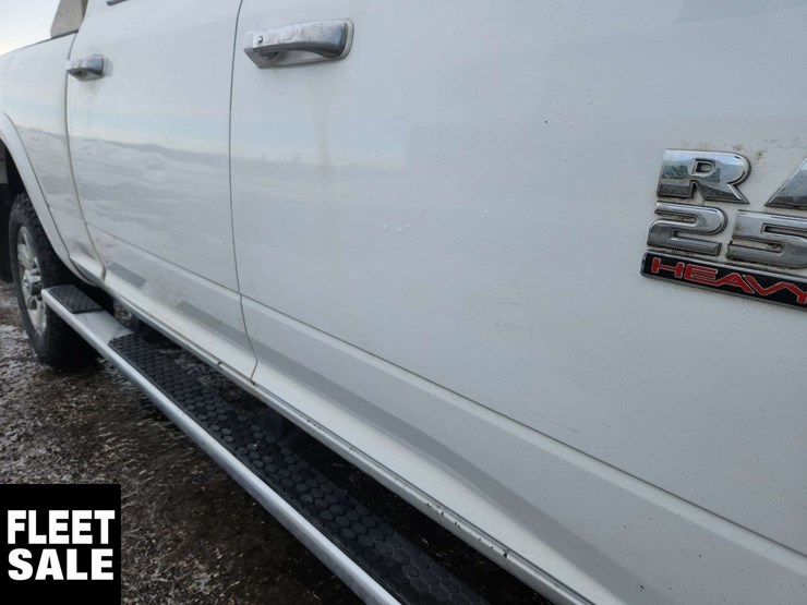 2014-ram-2500-laramie-image-34