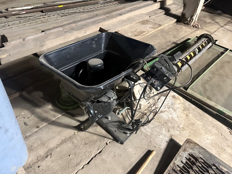 #38479-•-ground-work-seed-spreader-image-4