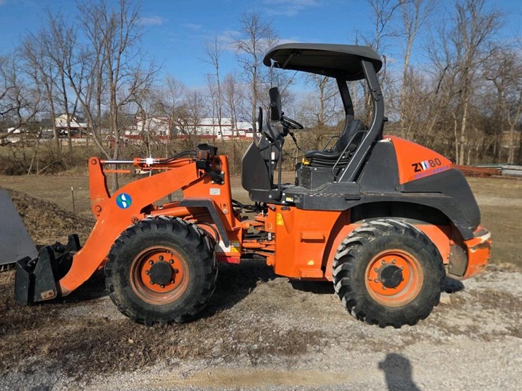 2017-hitachi-zw80-5b-image-2