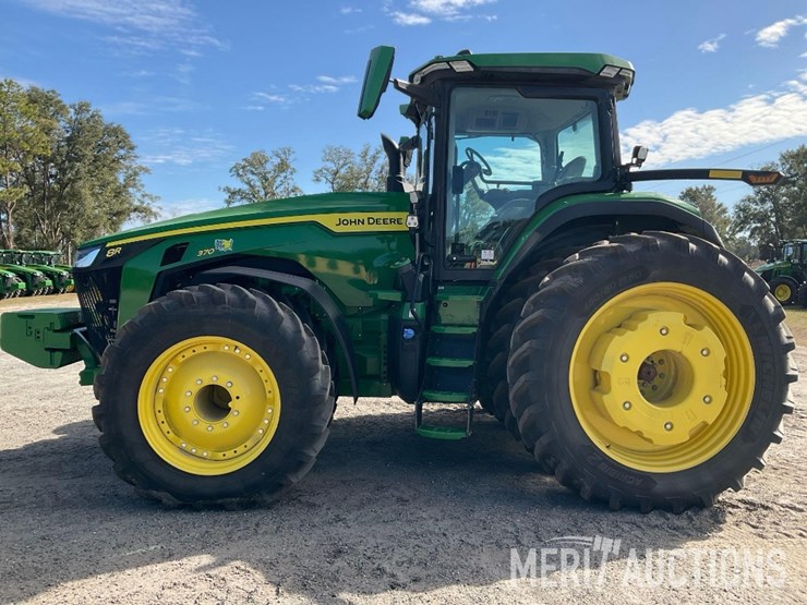 2023-john-deere-8r-370-image-3