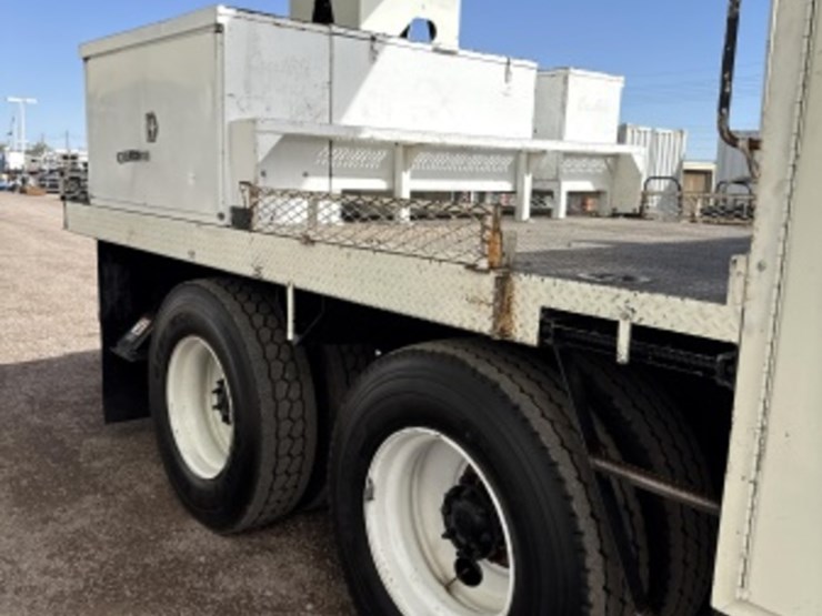 2012-international-7400-image-7