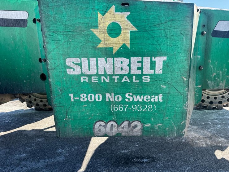 2013-sky-trak-6042-image-11