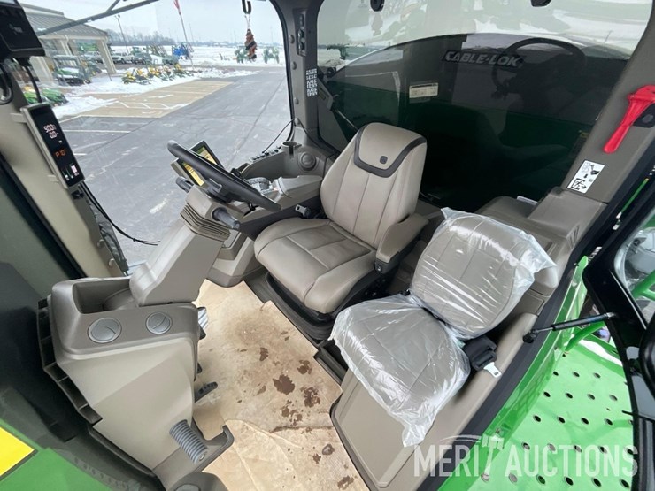 2023-john-deere-400r-image-39