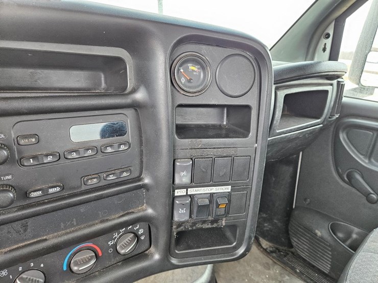 #309-•-2003-gmc-c5500-aerial-truck-image-43