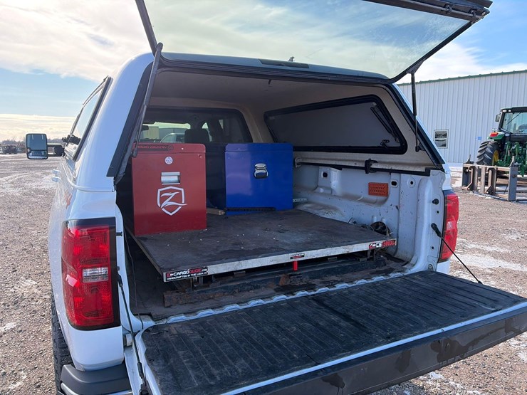 2018-chevrolet-k2500-image-14