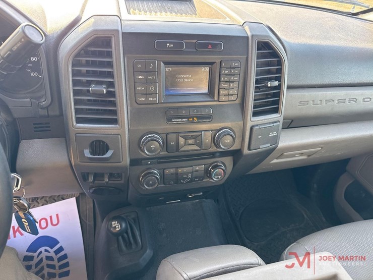 2017-ford-f550-xl-image-31