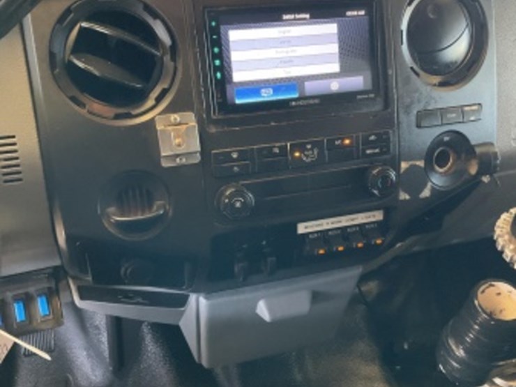 2014-ford-f550-image-23