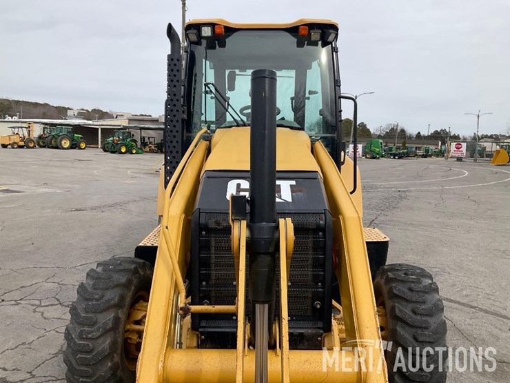 2017-caterpillar-420f2-image-11