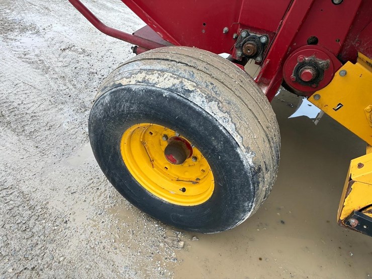 new-holland-br7060-image-16