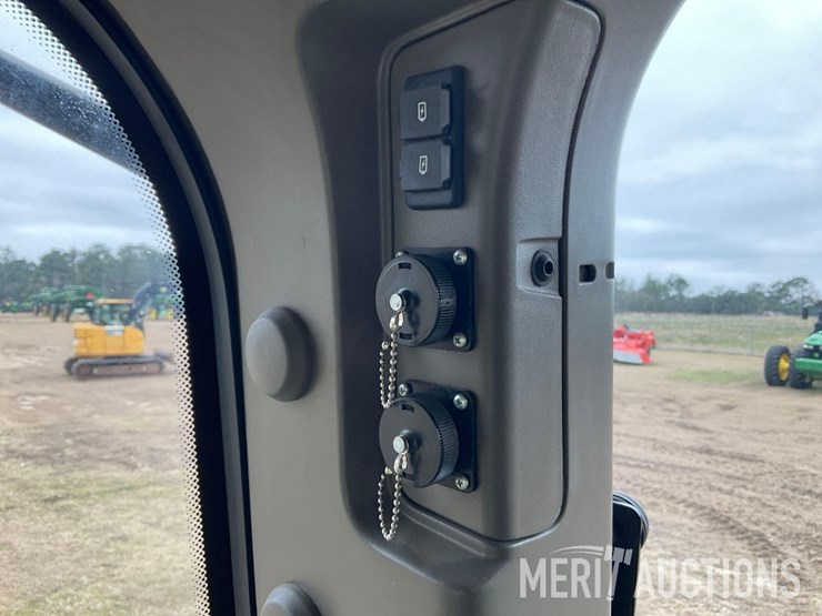 2023-john-deere-8r-370-image-59