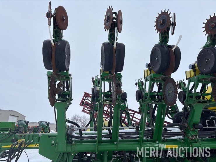 2013-john-deere-1790-image-16