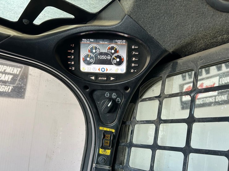 2023-bobcat-t770-image-25