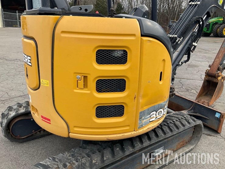2019-deere-30g-image-24