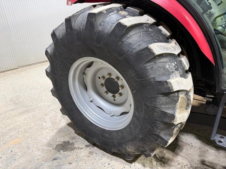 2016-mahindra-2565-image-17