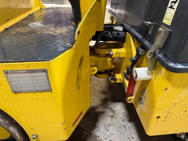 2013-bomag-bw900-50-image-14