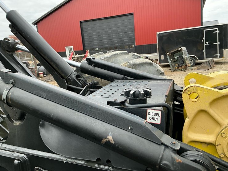 2010-deere-648h-image-41