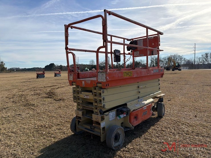 2015-jlg-3246es-image-2