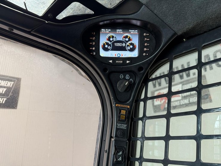 2023-bobcat-t770-image-24