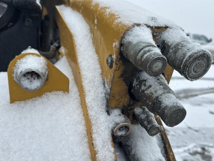 2023-caterpillar-299d3-xe-image-24