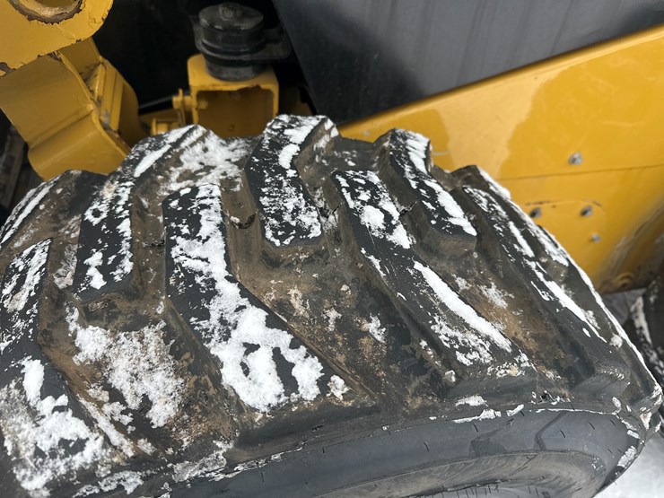 caterpillar-242d-image-51