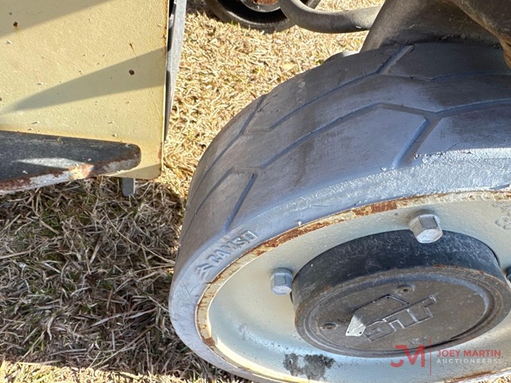 2015-jlg-3246es-image-10