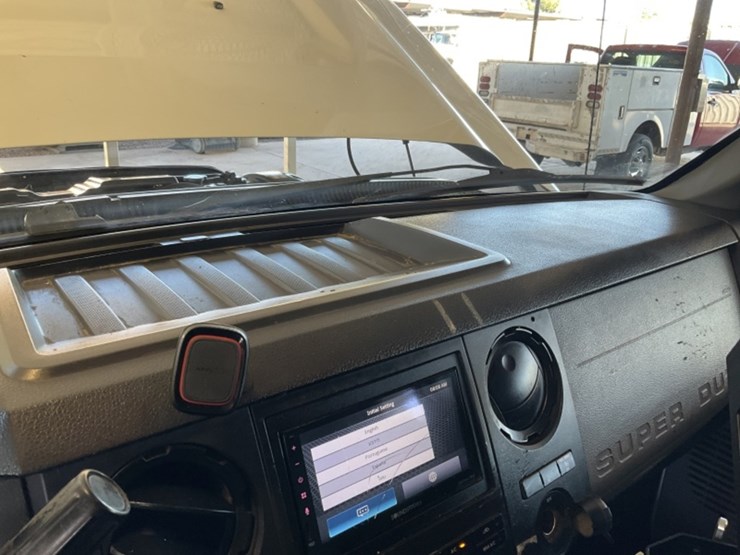 2014-ford-f550-image-22