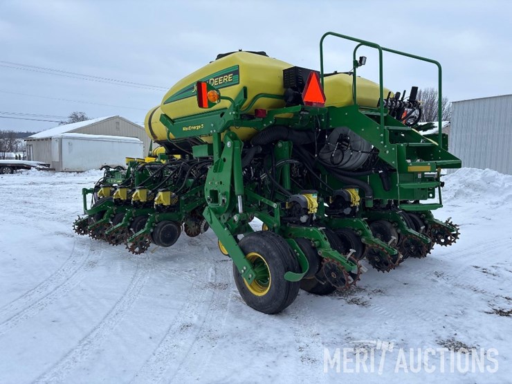 2016-john-deere-1775nt-image-3