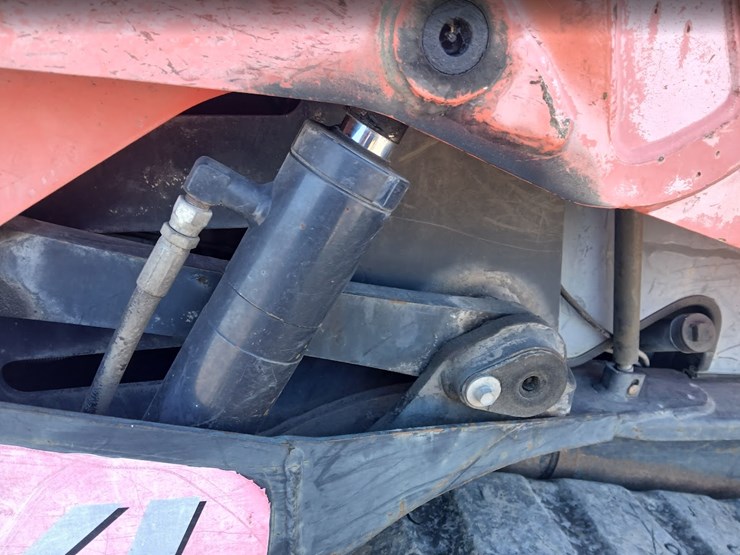 2010-kubota-svl75-image-11