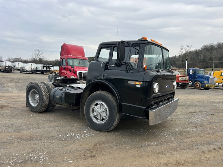 1986-ford-c800-image-2