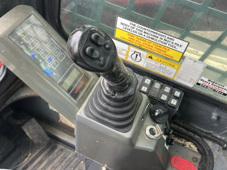 2017-takeuchi-tl8-image-46