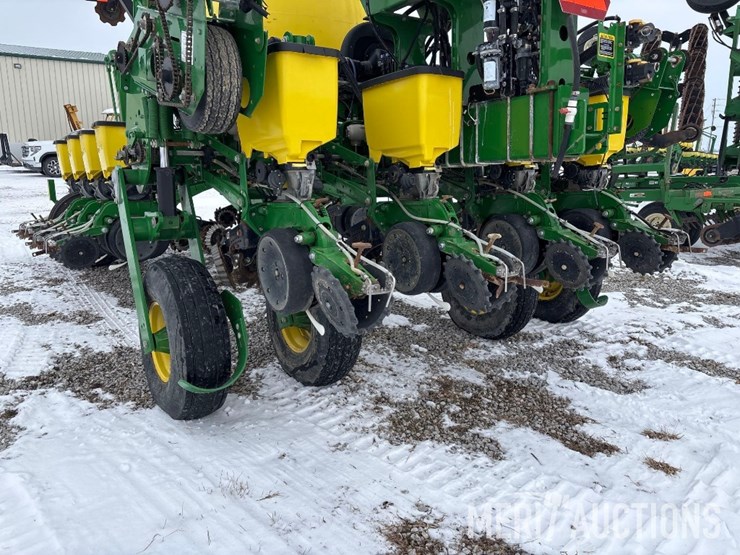 2015-john-deere-1775nt-image-21