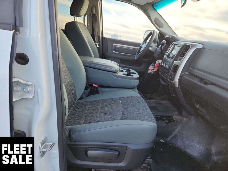 2018-dodge-3500-image-23