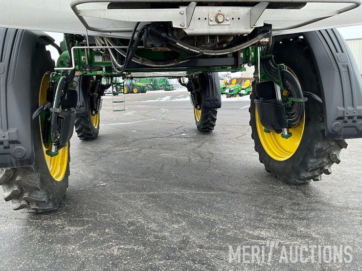 2023-john-deere-400r-image-22