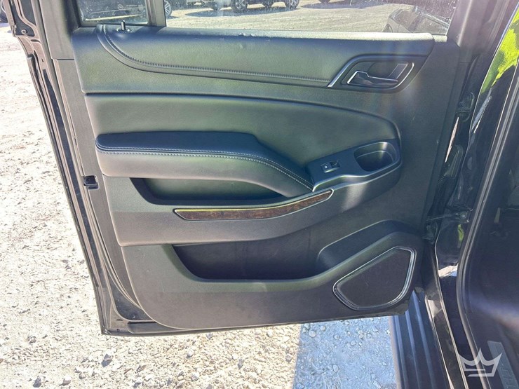 2017-chevrolet-suburban-image-21