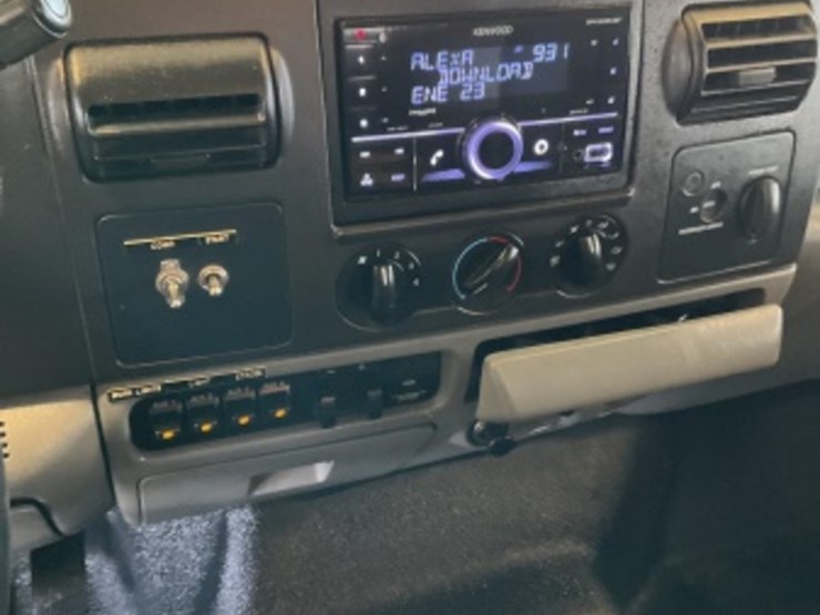 2005-ford-f550-image-21