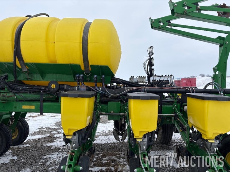 2015-john-deere-1775nt-image-29