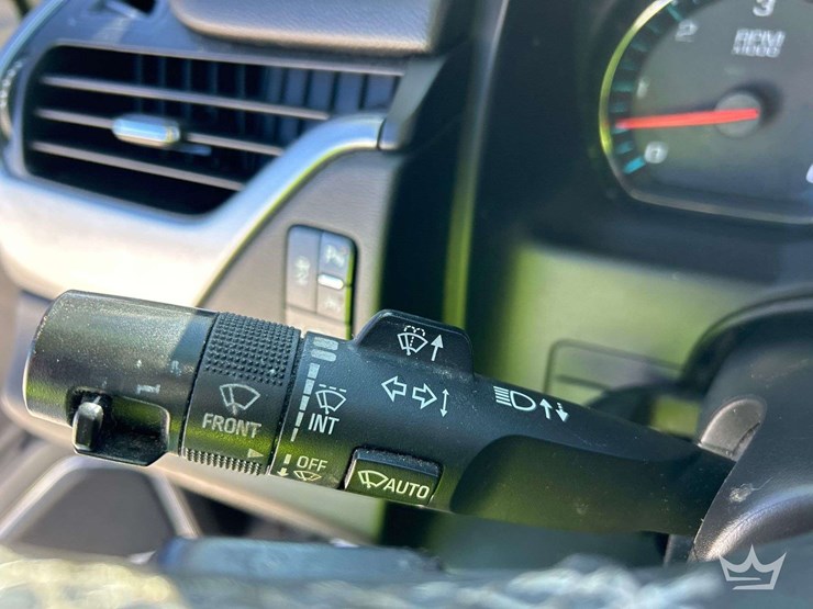 2017-chevrolet-suburban-image-14