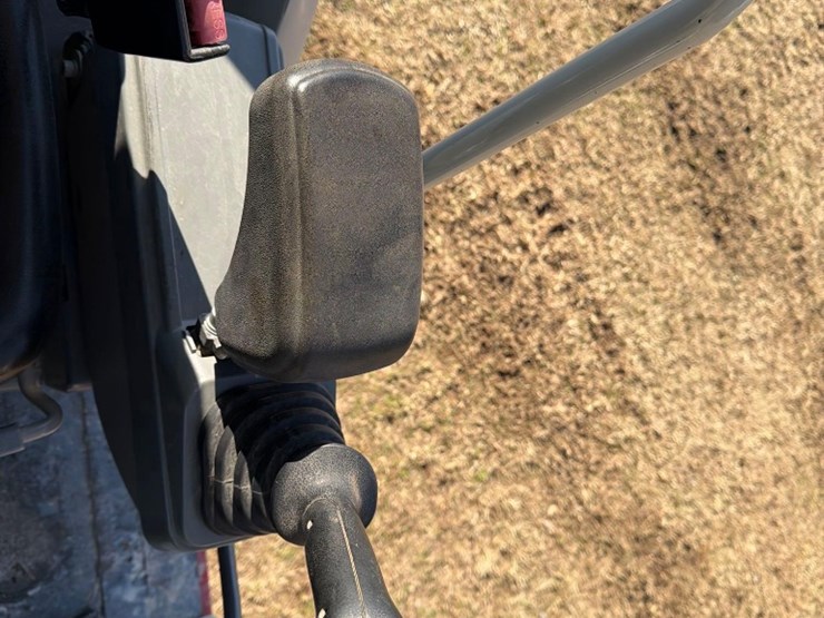 2020-takeuchi-tb240-image-24